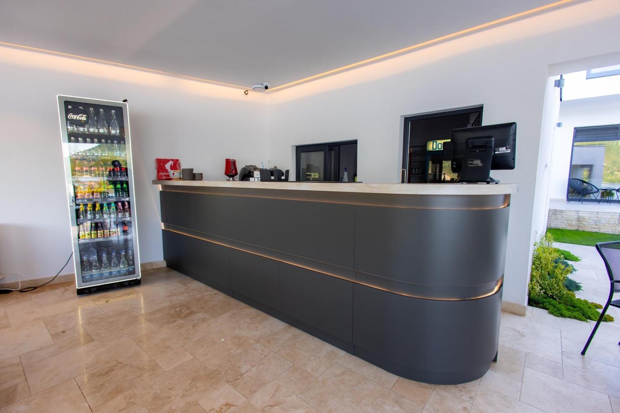 Yrys House - Adults Only Hotel Eselnita Exterior photo